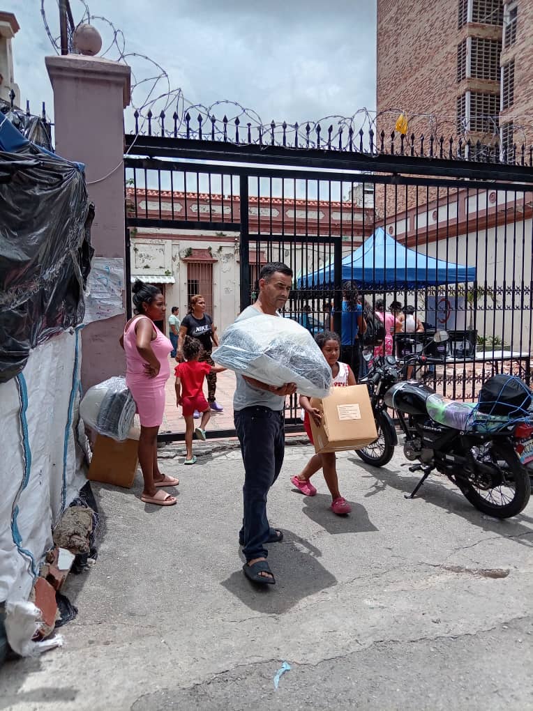 entrega-de-kits-Santa-Rosalía
